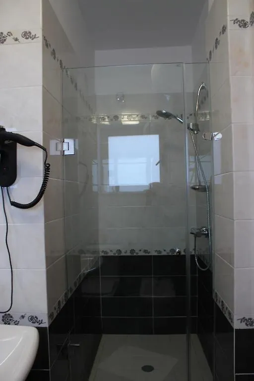 **  Hotel Ani Durrës Albânia